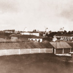 Вид с вала на торговую площадь. Фото начала ХХ века из собрания Белозерского областного краеведческого музея (БИХМ 3320)