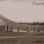 Склон вала зимой. Фото 1920-1930 годов из собрания Белозерского областного краеведческого музея (БОКМ 5841 - 11)